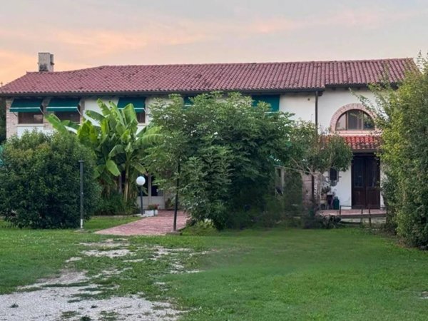 villa in vendita a Caorle in zona San Gaetano