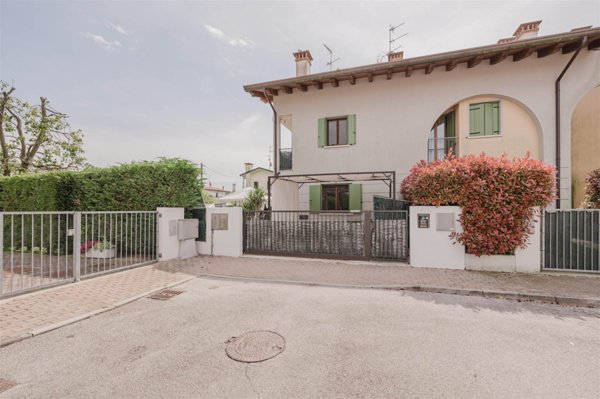 casa indipendente in vendita a Caorle in zona Ottava Presa