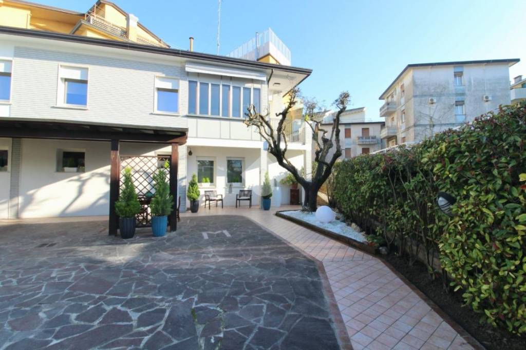 casa indipendente in vendita a Caorle
