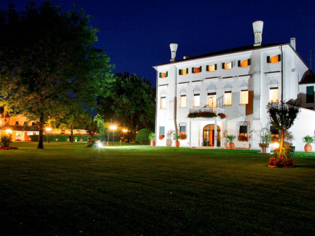 intera palazzina in vendita a Caorle in zona Ottava Presa