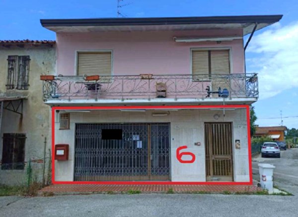 negozio in vendita a Caorle in zona Castello di Brussa