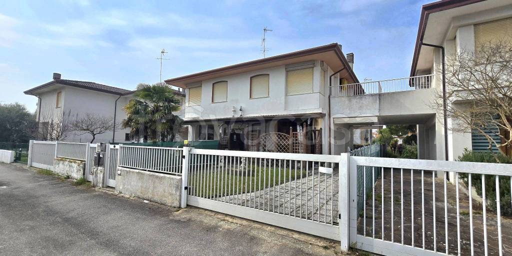 casa indipendente in vendita a Caorle in zona Porto Santa Margherita