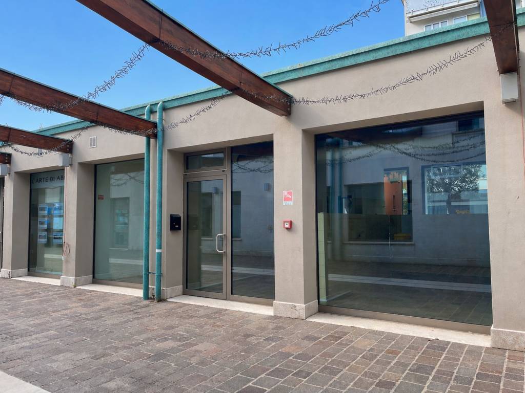 negozio in vendita a Caorle in zona Porto Santa Margherita