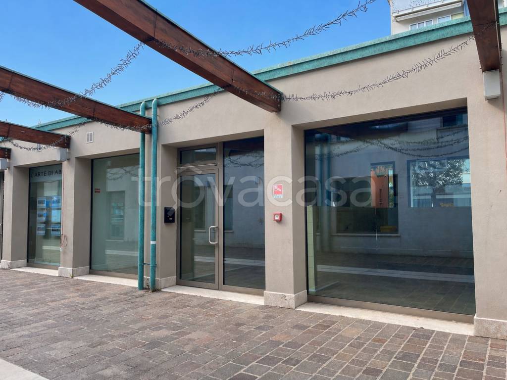 negozio in vendita a Caorle in zona Porto Santa Margherita