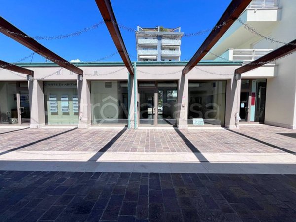 negozio in vendita a Caorle in zona Porto Santa Margherita