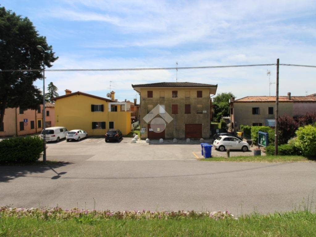 locale di sgombero in vendita a Caorle