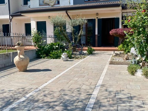 casa indipendente in vendita a Caorle