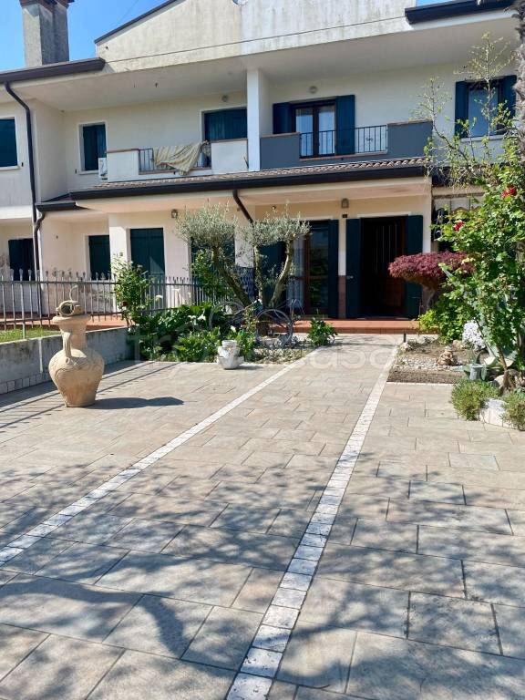 casa indipendente in vendita a Caorle