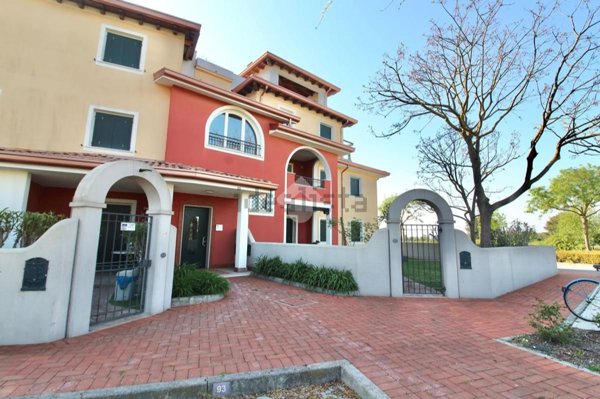 appartamento in vendita a Caorle in zona Porto Santa Margherita