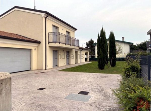 casa indipendente in vendita a Caorle