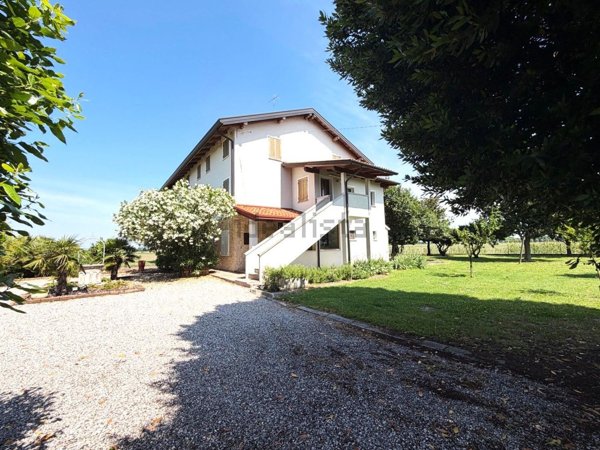 casa indipendente in vendita a Caorle in zona Castello di Brussa