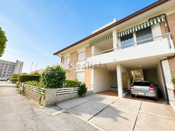 appartamento in vendita a Caorle in zona Porto Santa Margherita