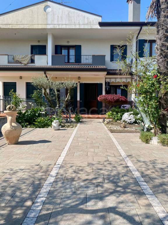 casa indipendente in vendita a Caorle