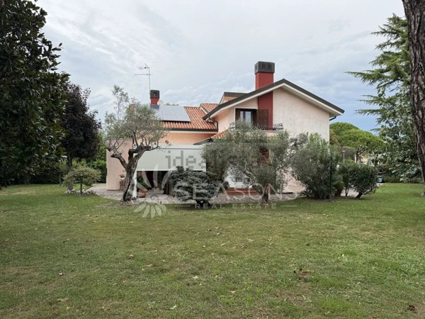 casa indipendente in vendita a Caorle