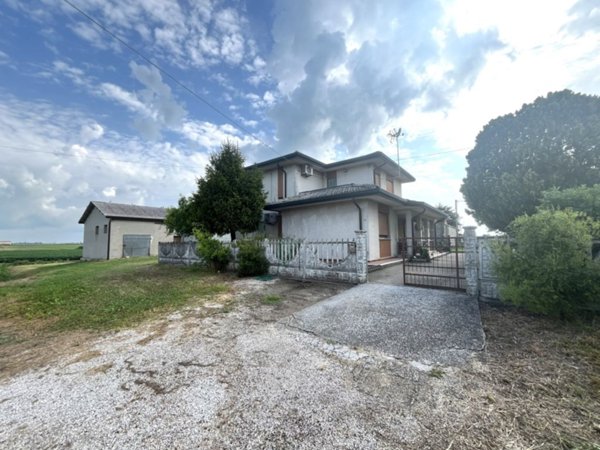 casa indipendente in vendita a Cavarzere