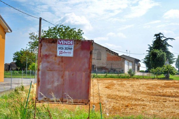 terreno edificabile in vendita a Cavarzere in zona Villaggio Busonera