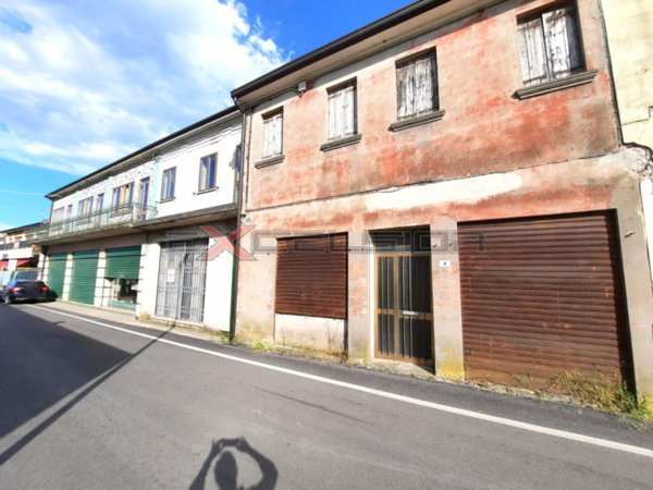 locale commerciale in vendita a Cavarzere in zona Boscochiaro