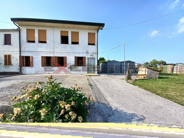 casa indipendente in vendita a Cavarzere in zona Rottanova