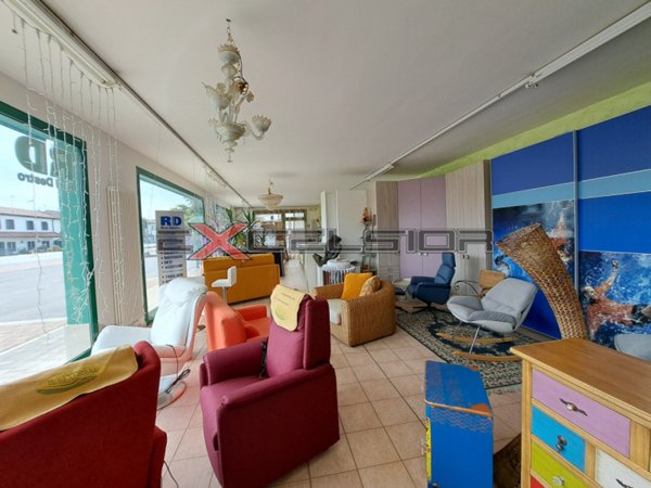 locale commerciale in vendita a Cavarzere