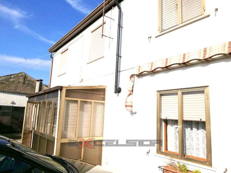 casa indipendente in vendita a Cavarzere