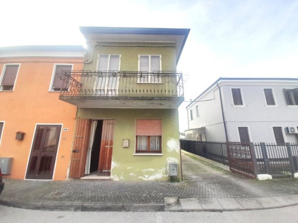 casa semindipendente in vendita a Cavarzere in zona Rottanova