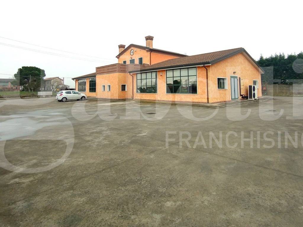 negozio in vendita a Cavarzere