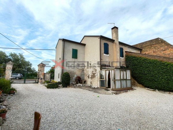casa indipendente in vendita a Cavarzere