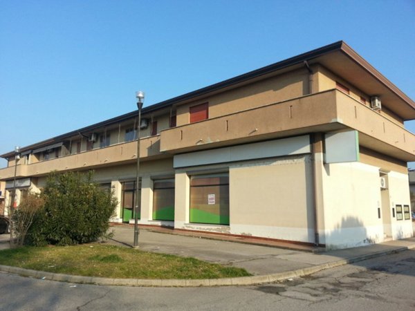 negozio in vendita a Cavarzere