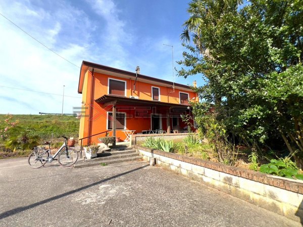 casa indipendente in vendita a Cavarzere