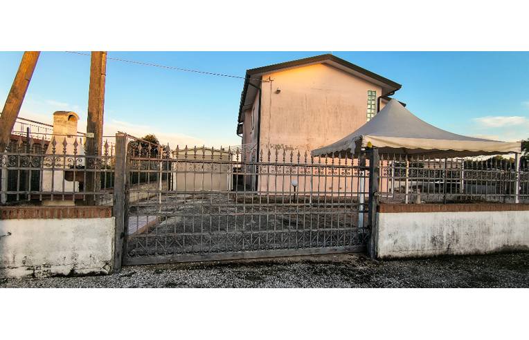 casa indipendente in vendita a Cavarzere in zona Boscochiaro