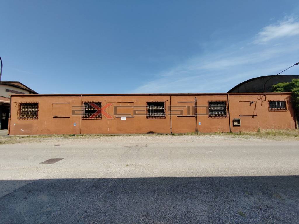 locale commerciale in vendita a Cavarzere