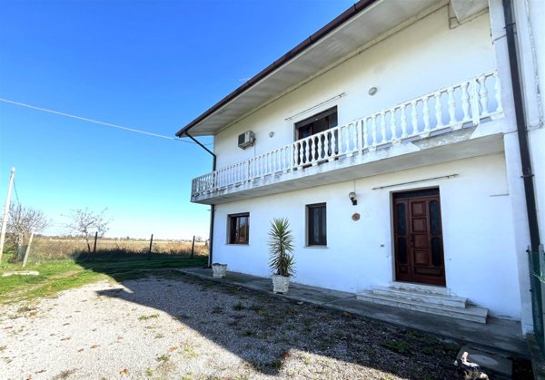 casa indipendente in vendita a Cavarzere in zona Rottanova