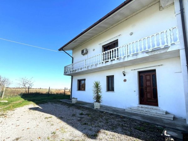 casa indipendente in vendita a Cavarzere in zona Rottanova