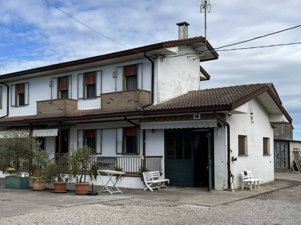 casa indipendente in vendita a Cavarzere