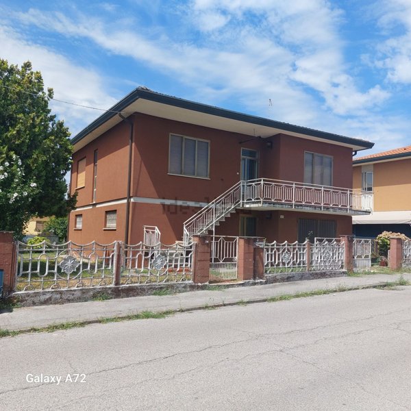 casa indipendente in vendita a Cavarzere
