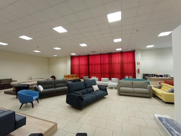 locale commerciale in vendita a Cavarzere