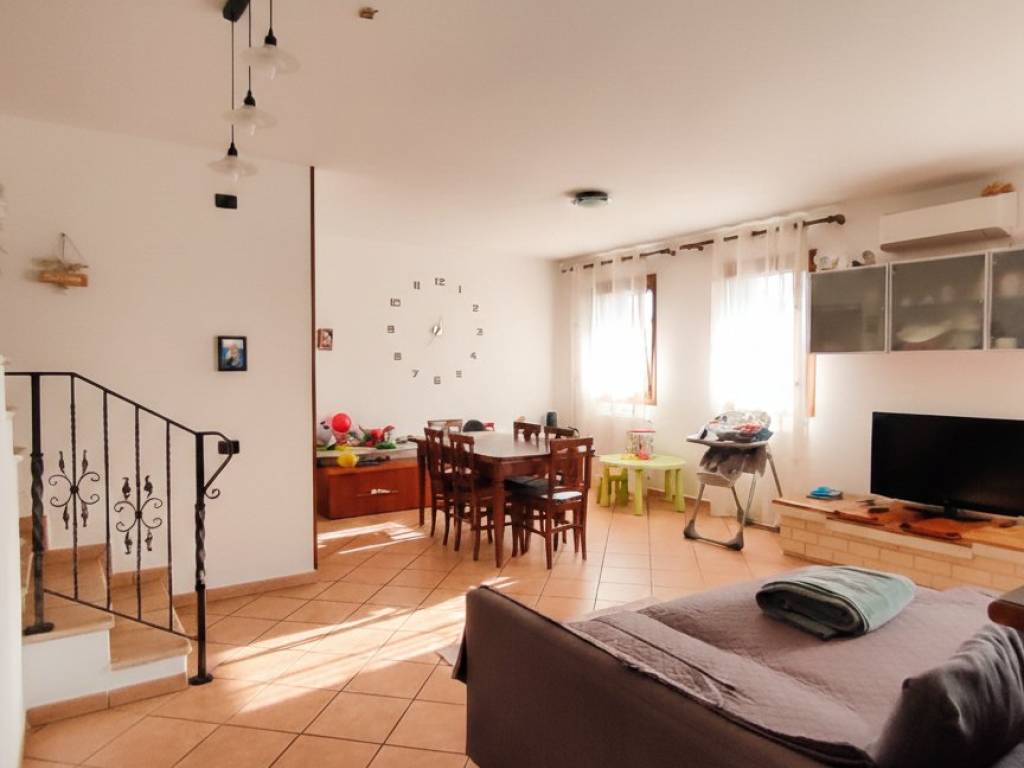 casa indipendente in vendita a Cavarzere
