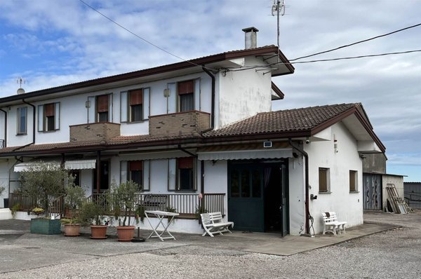 casa indipendente in vendita a Cavarzere in zona Boscochiaro