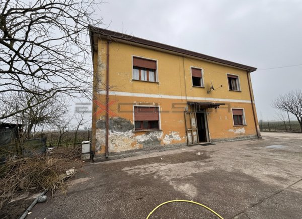 casa indipendente in vendita a Cavarzere in zona Grignella