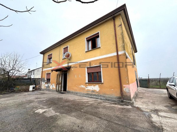 casa indipendente in vendita a Cavarzere in zona Grignella