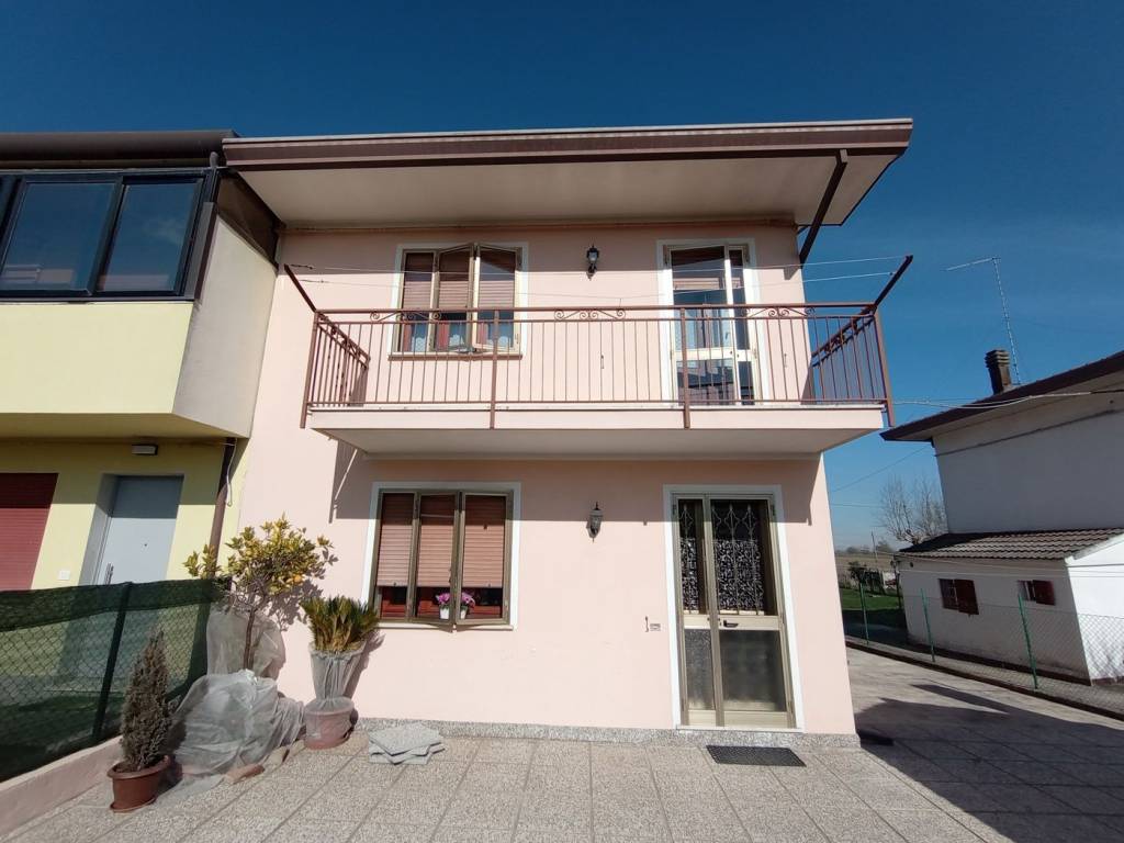 casa indipendente in vendita a Cavarzere
