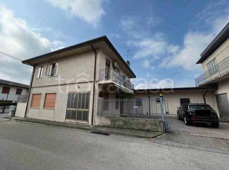 locale commerciale in vendita a Cavarzere