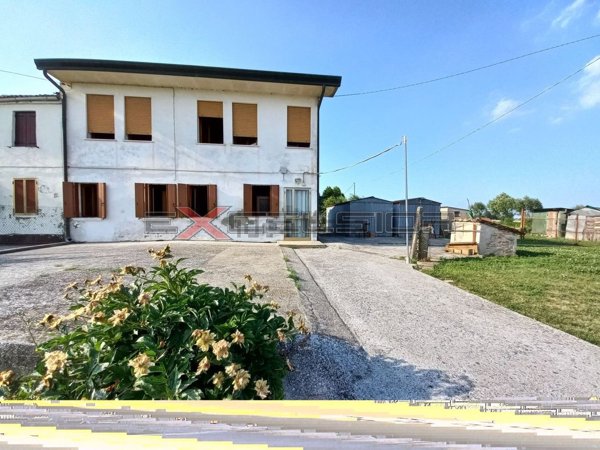 casa indipendente in vendita a Cavarzere in zona Rottanova
