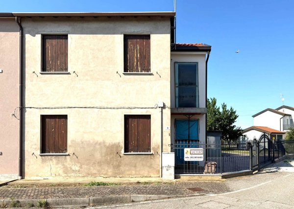 casa indipendente in vendita a Cavarzere in zona Villaggio Busonera