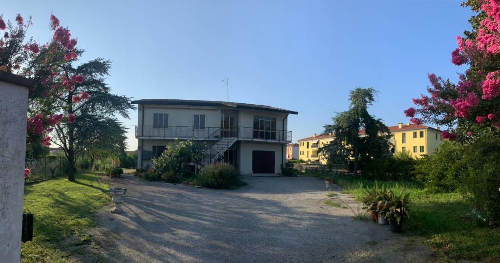 casa indipendente in vendita a Chioggia in zona Cavanella d'Adige