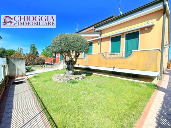 casa indipendente in vendita a Chioggia in zona Cà Lino