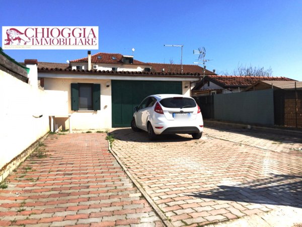 casa semindipendente in vendita a Chioggia in zona Sottomarina