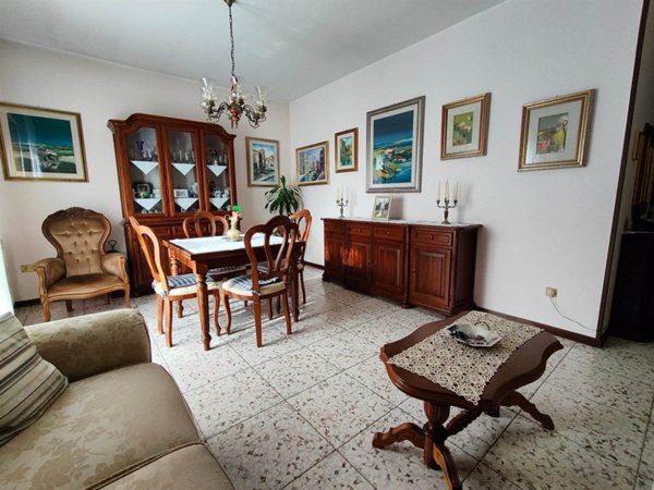 casa indipendente in vendita a Chioggia in zona Sottomarina