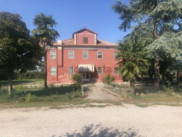 pentavano in vendita a Chioggia in zona Ca' Bianca