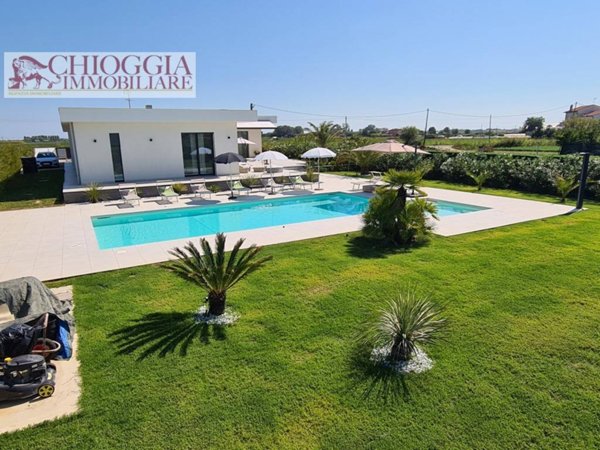 casa indipendente in vendita a Chioggia in zona Sottomarina